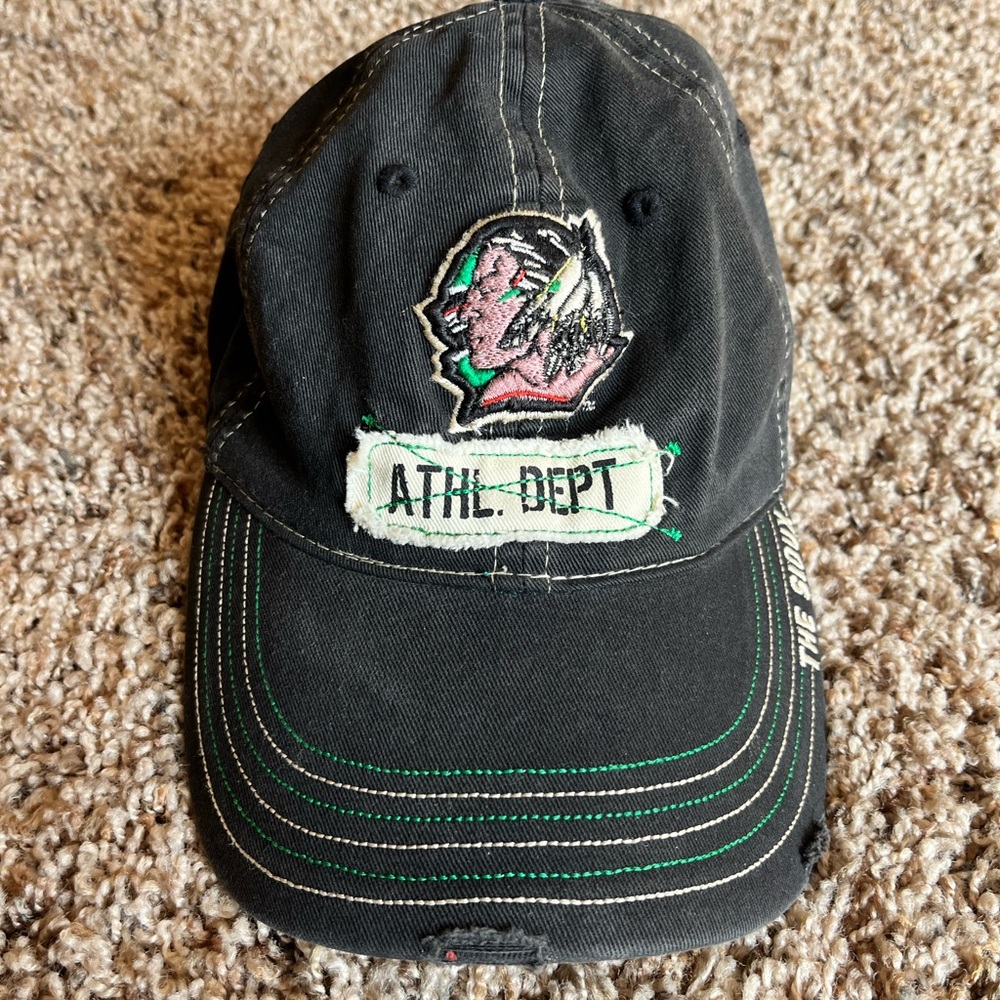 Vintage UND Fighting Sioux hat